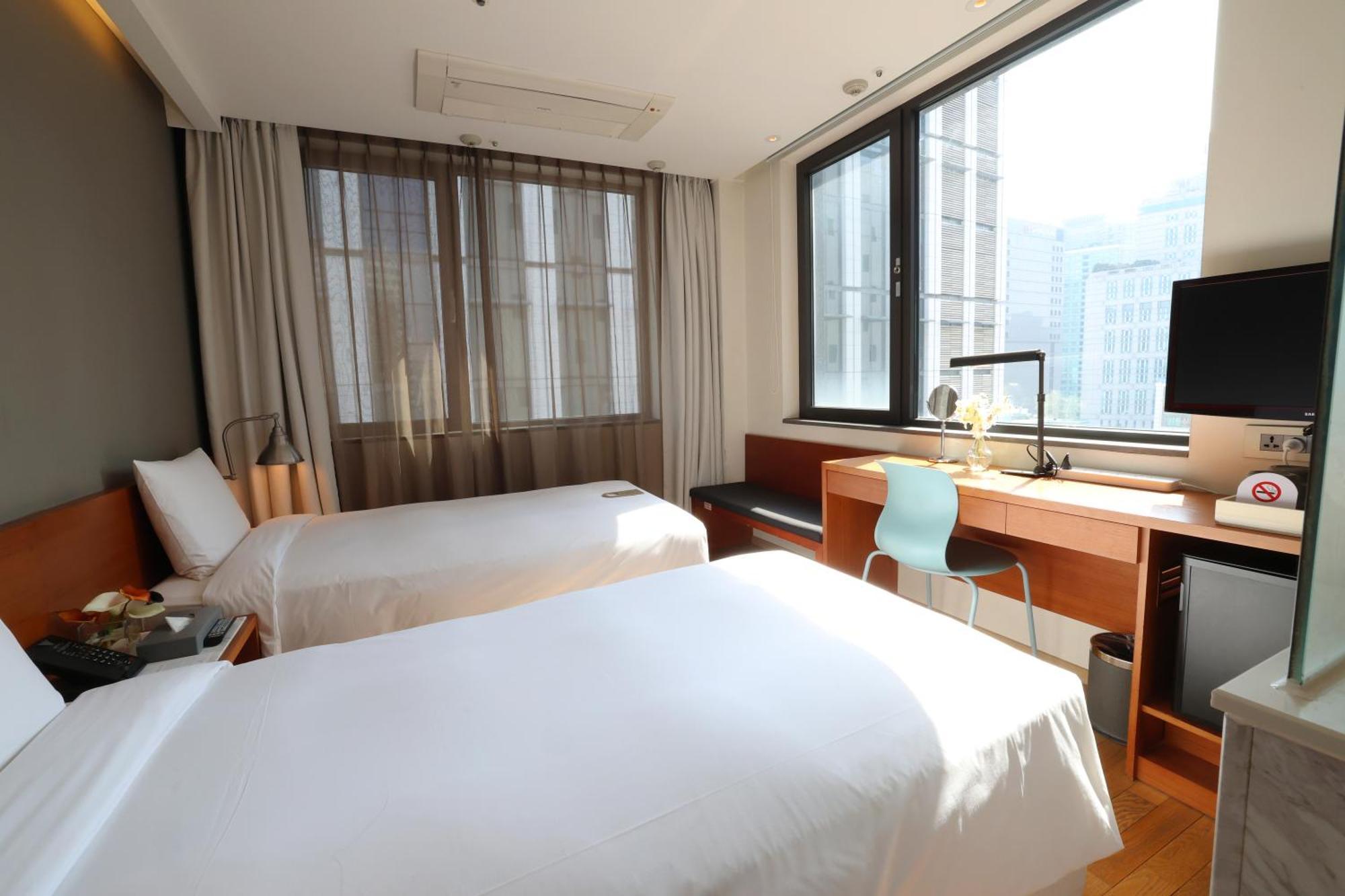 HOTEL SHINSHIN | ⋆⋆⋆ | SEOUL, SOUTH KOREA | SEASON DEALS FROM $89