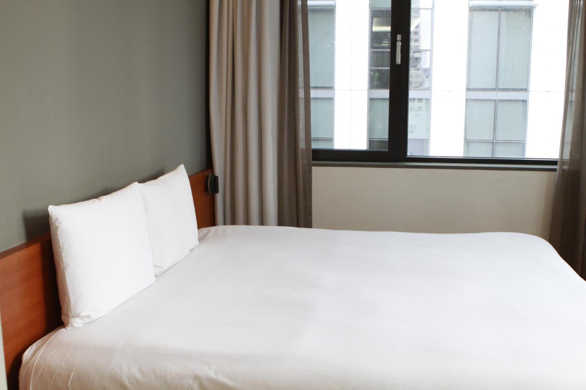 HOTEL SHINSHIN | ⋆⋆⋆ | SEOUL, SOUTH KOREA | SEASON DEALS FROM $89